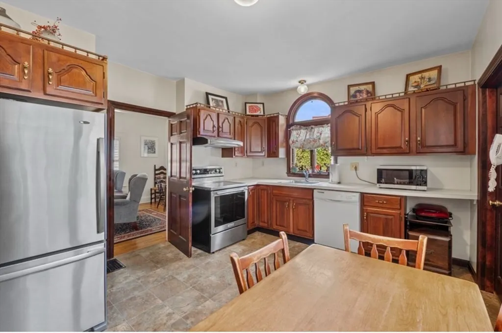 12 Endicott St, Saugus