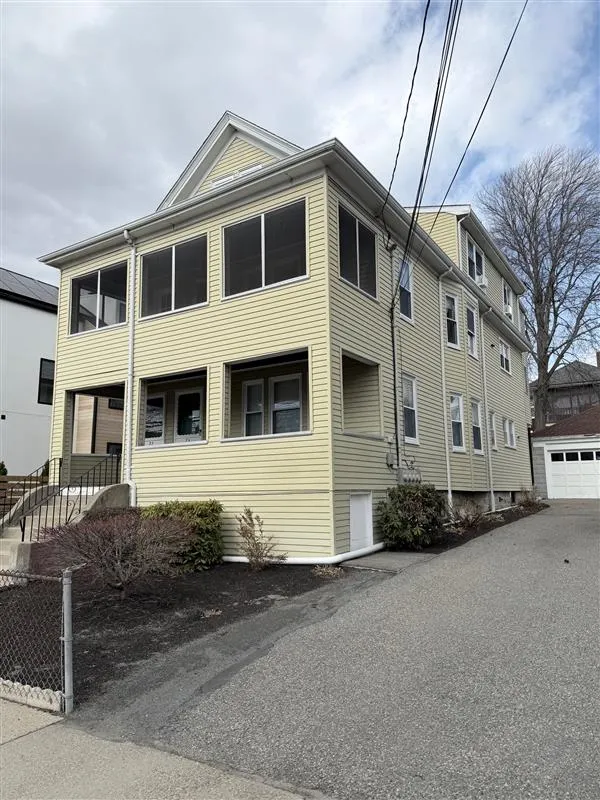 27 Conwell Ave, West Somerville