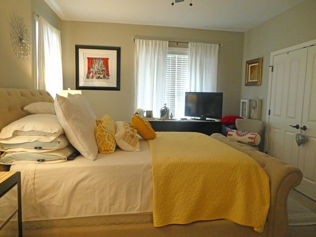 26 Daisy Ln, Plymouth