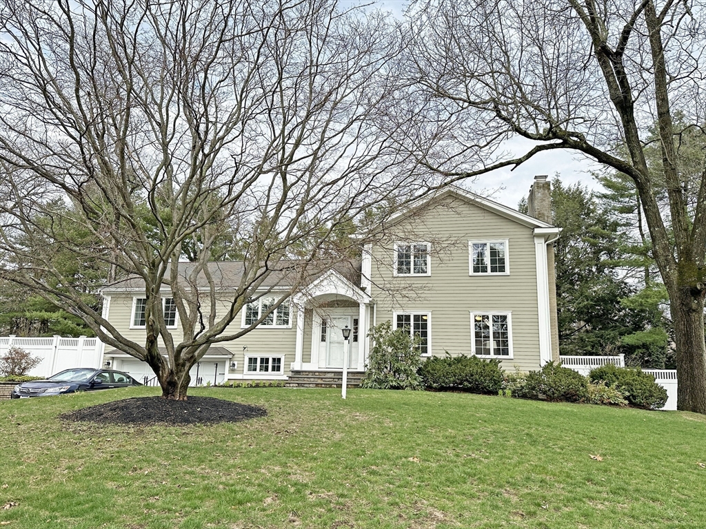 9 Lantern Rd, Belmont