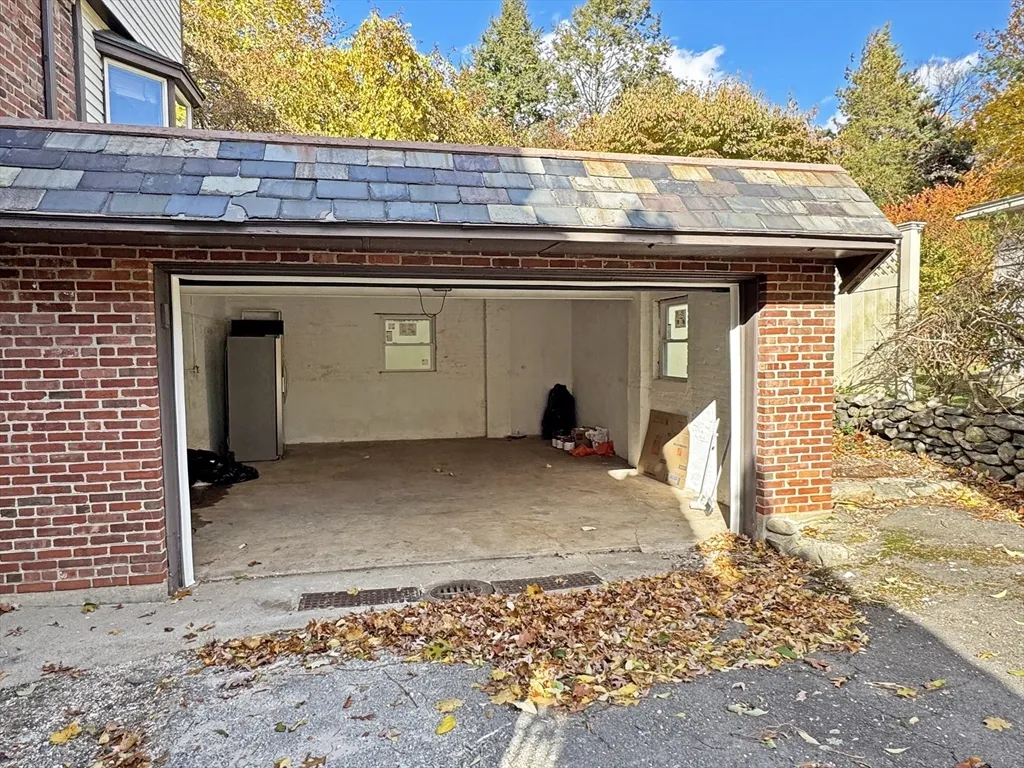 280 Quinobequin Rd, Waban