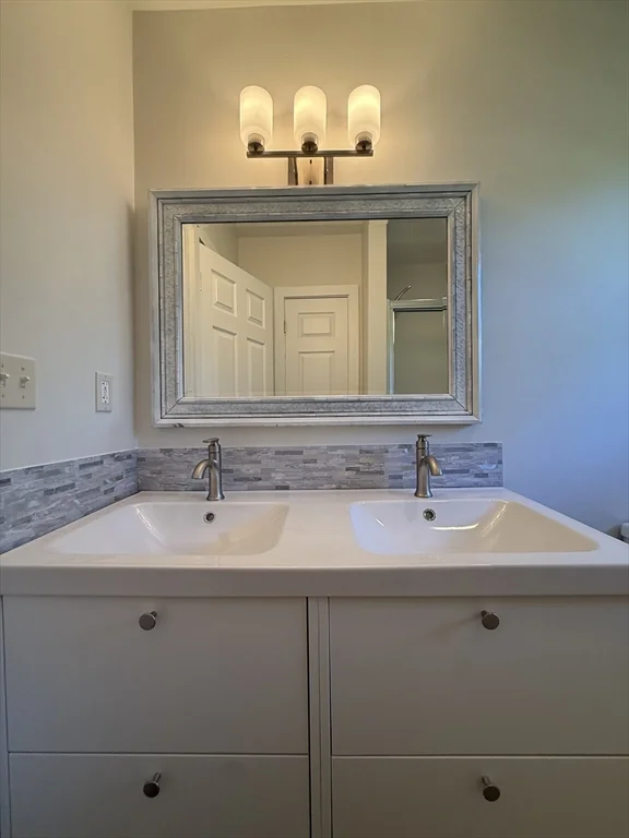 28 Crestview Dr, Westborough
