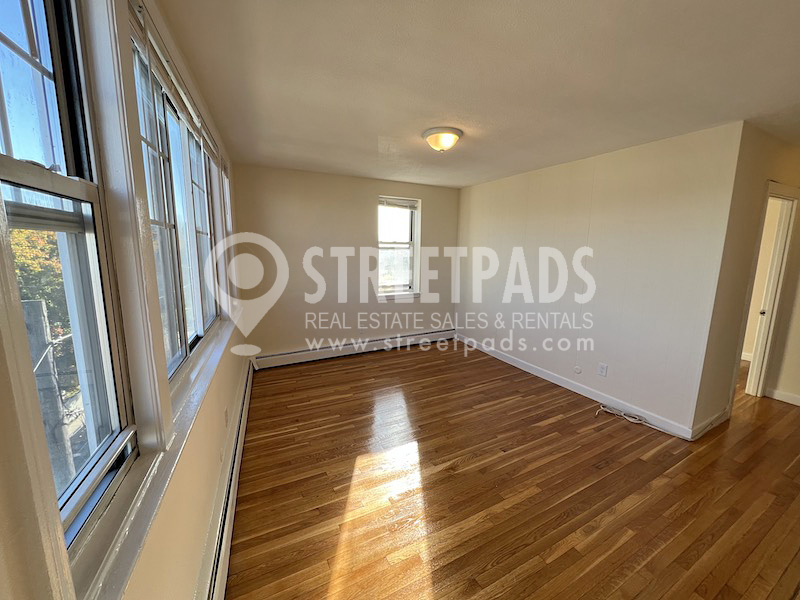 160 North Beacon St, Brighton