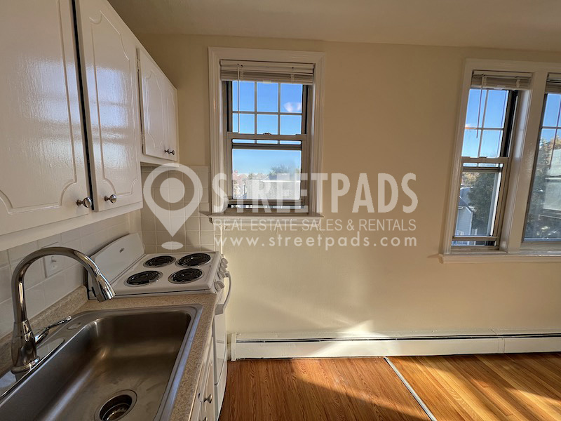 160 North Beacon St, Brighton