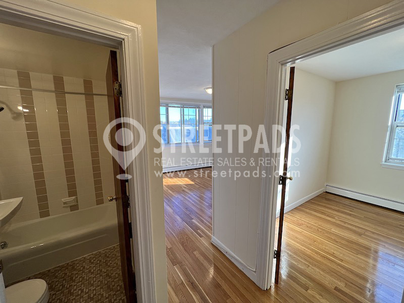 160 North Beacon St, Brighton