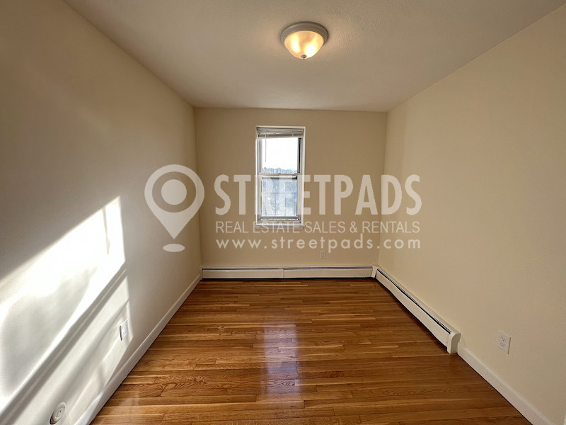 160 North Beacon St, Brighton