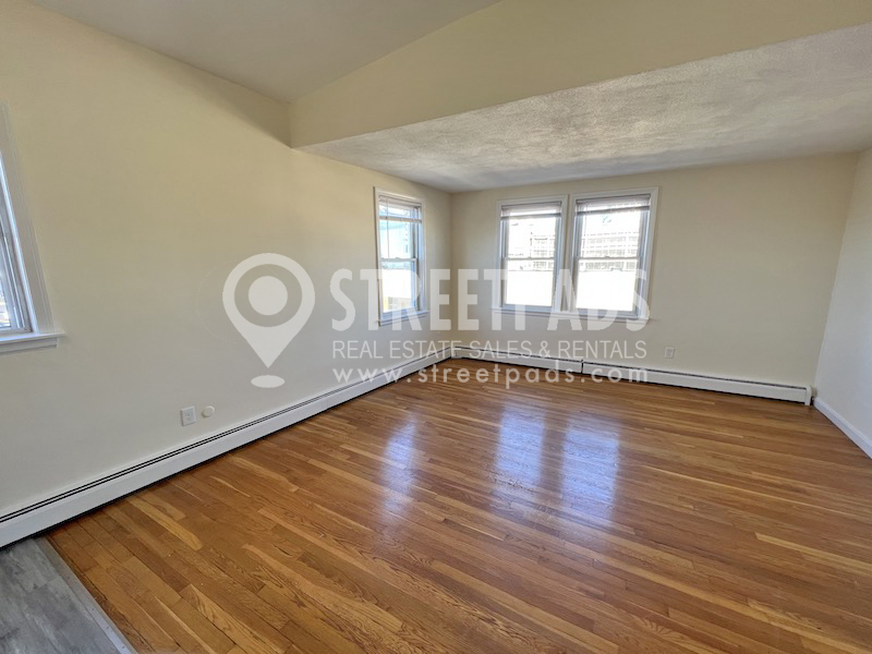 180 North Beacon St, Brighton