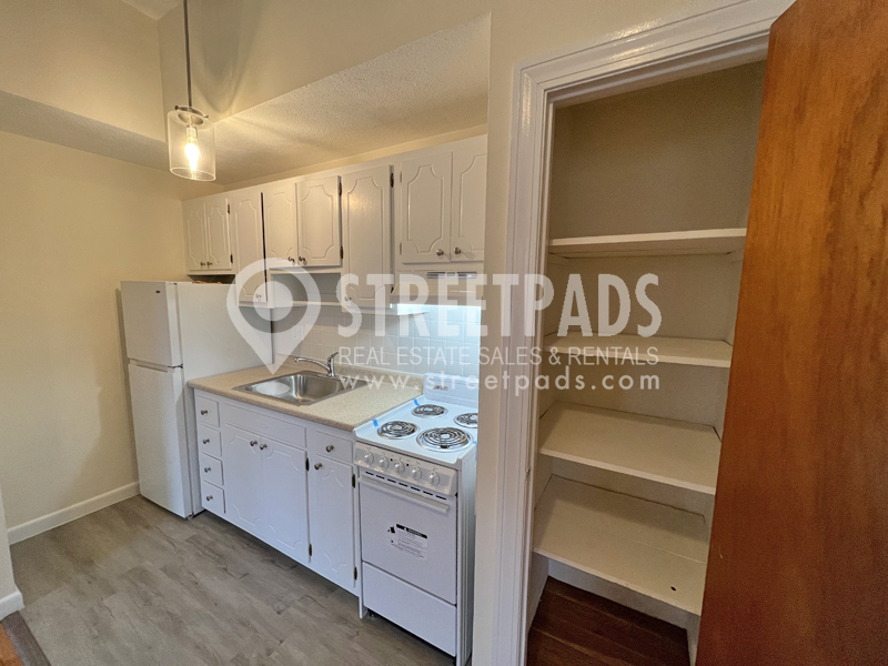 168 North Beacon St, Oak Square