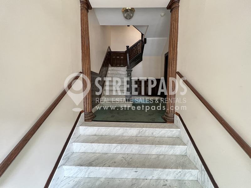 17 Fairbanks St, Griggs Park