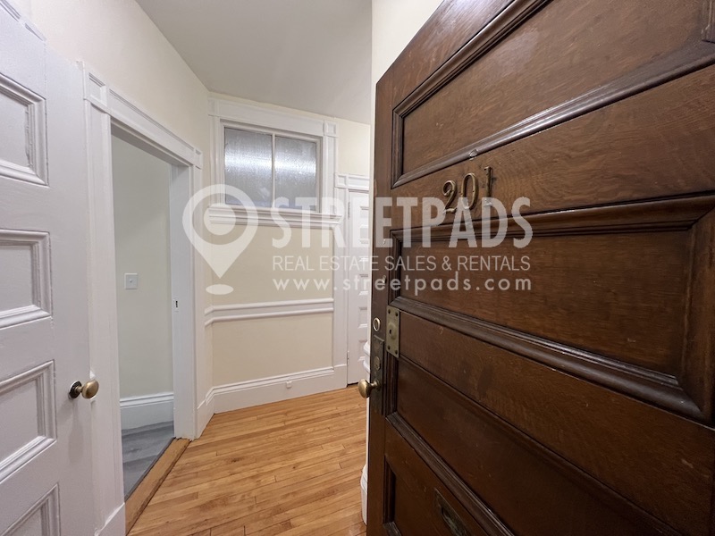 2 Ware St, Mid-Cambridge