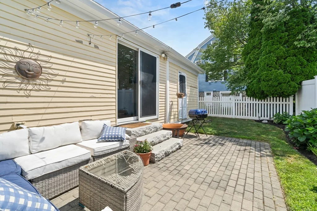 196 Waverley Rd, North Andover