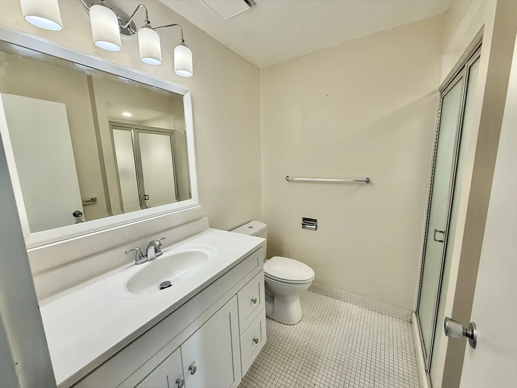1006 Paradise Rd, Swampscott