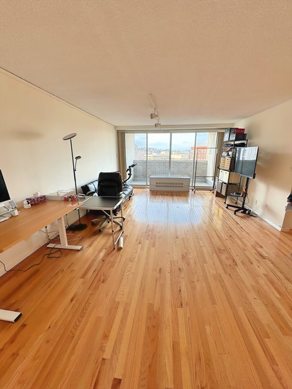 33 Pond Ave, Brookline