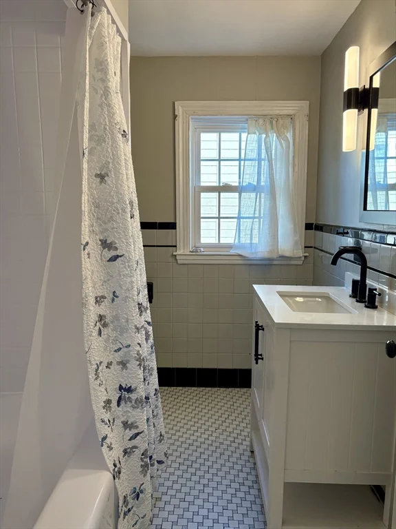 85 Regatta Rd, North Weymouth