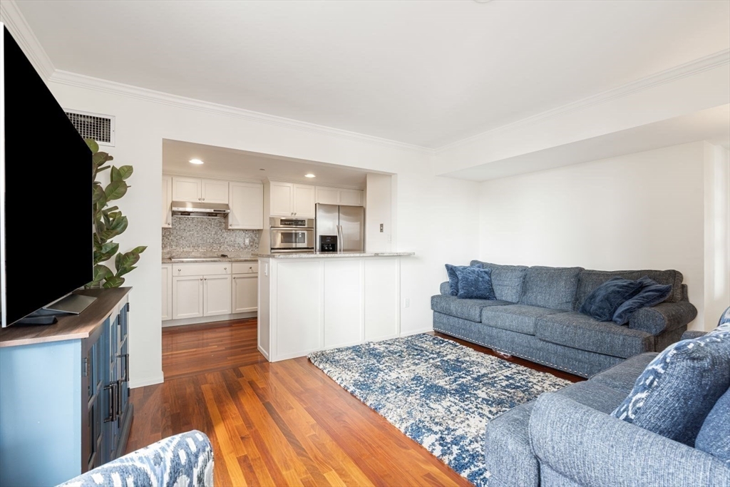 10 Rogers St, East Cambridge