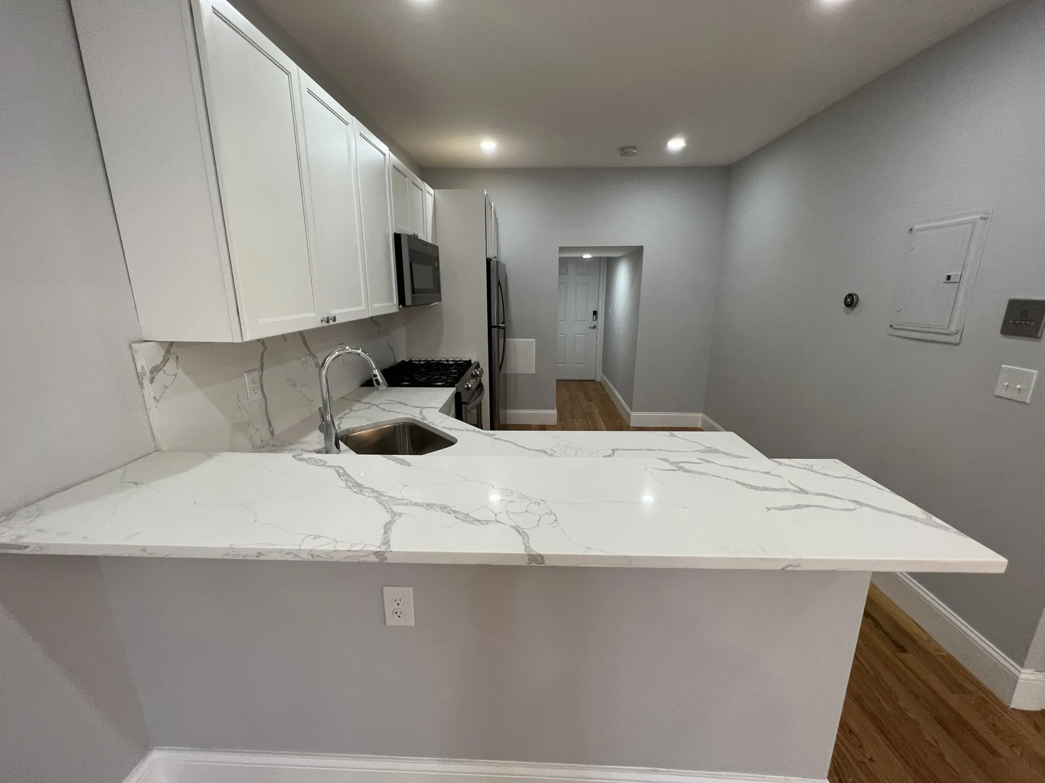 372 Oxford St, Ward Two