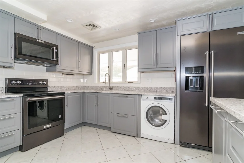 14 Rosslare Rd, Framingham