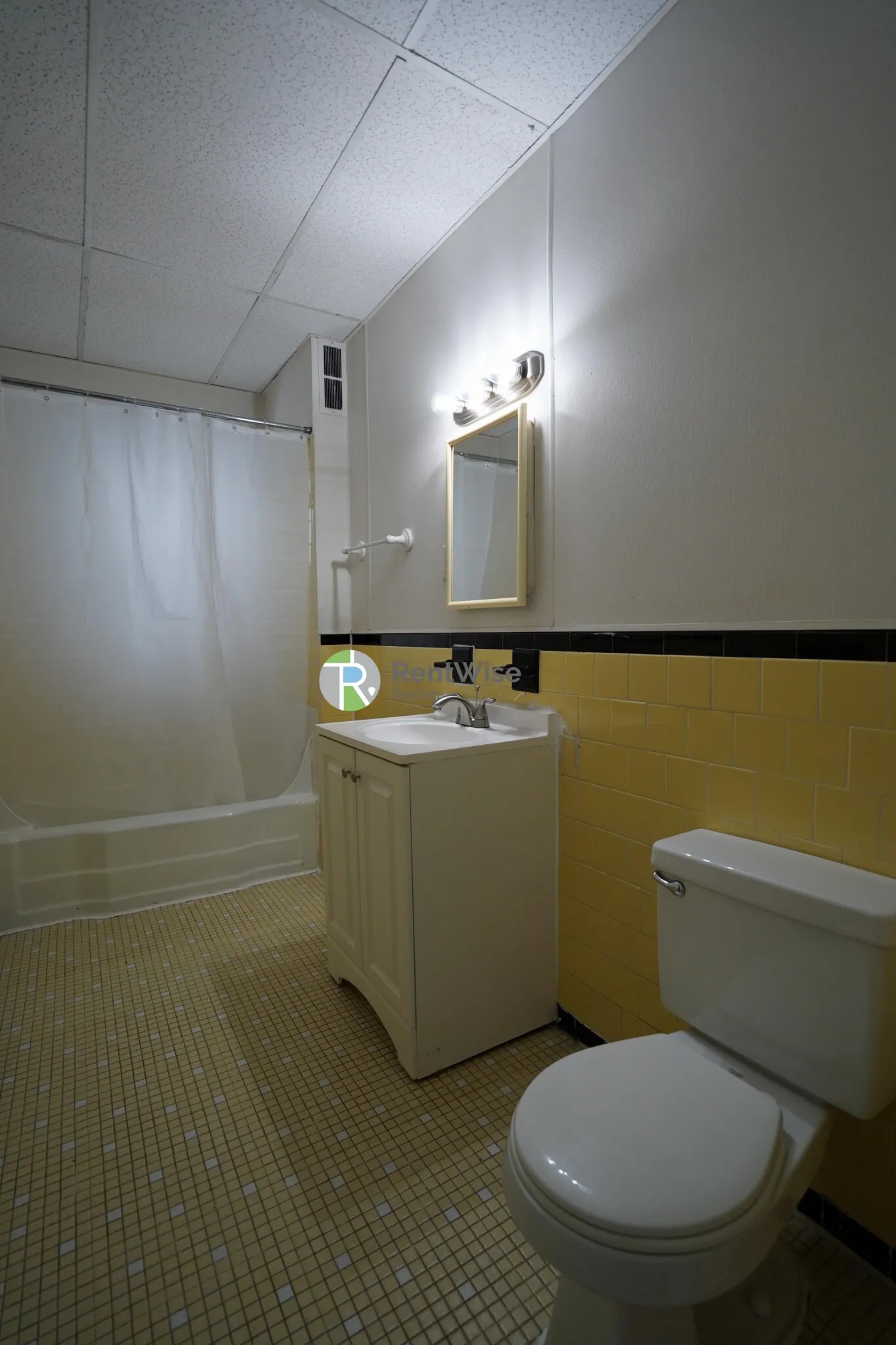 1 Ashford Ct, Allston