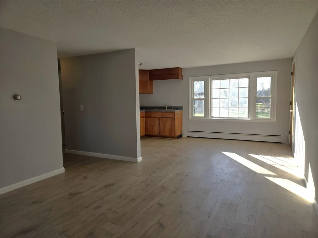 19 Chapman Ave, West Brookfield