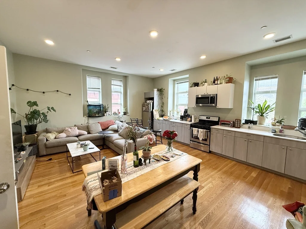 409 Dudley St, Roxbury