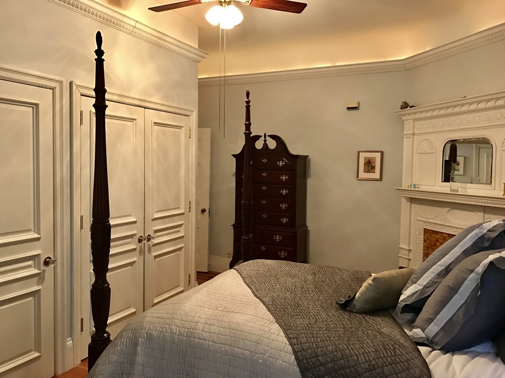 290 Commonwealth Ave, Back Bay