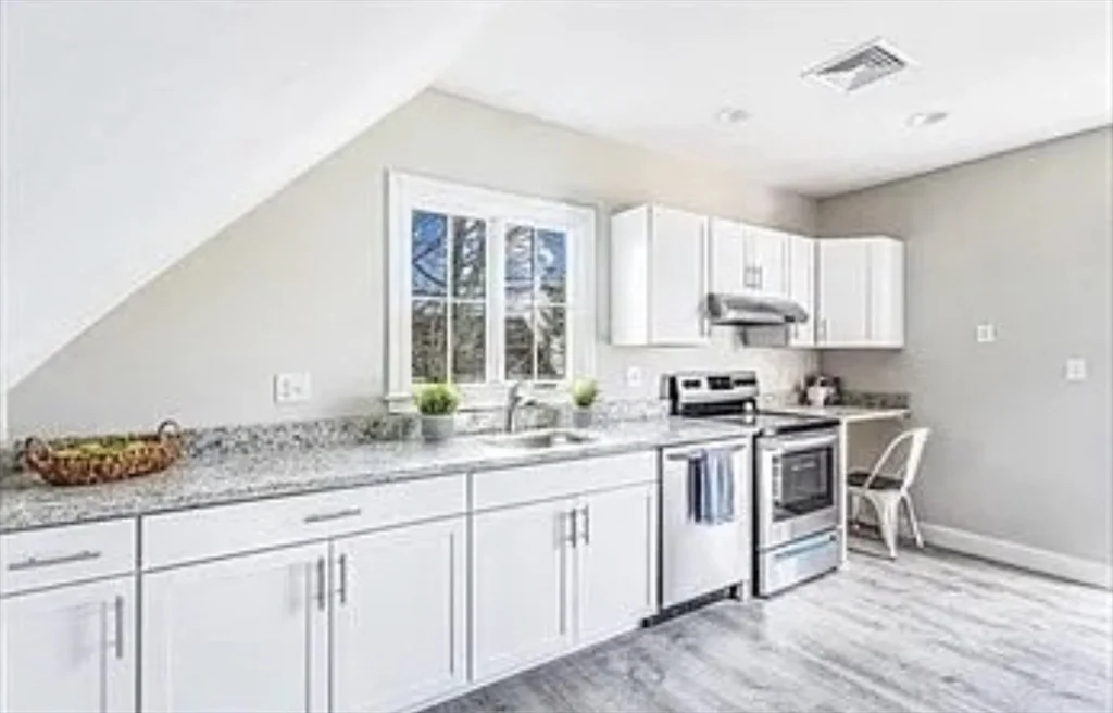 22 Pacific St, Rockland