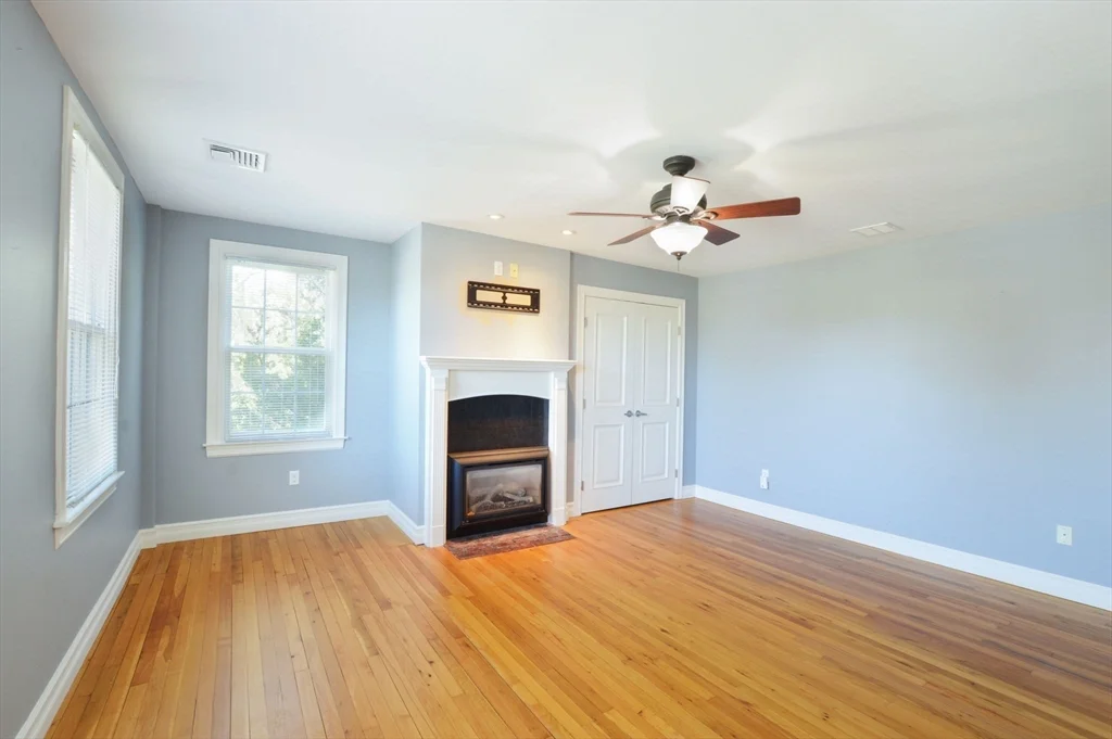 66 Tucker Ln, Dartmouth