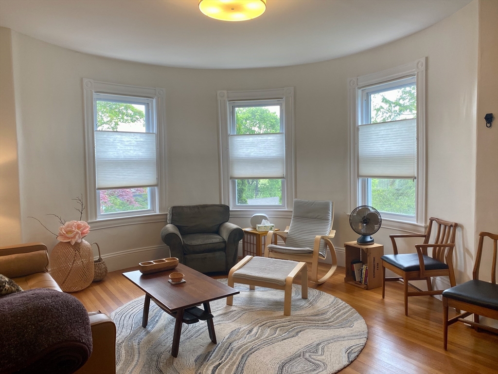 90 Robbins Rd, Arlington Heights