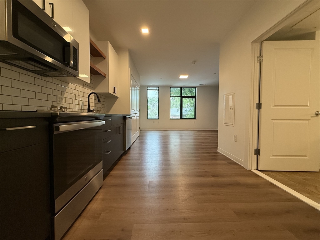 89 Brighton Ave, Allston