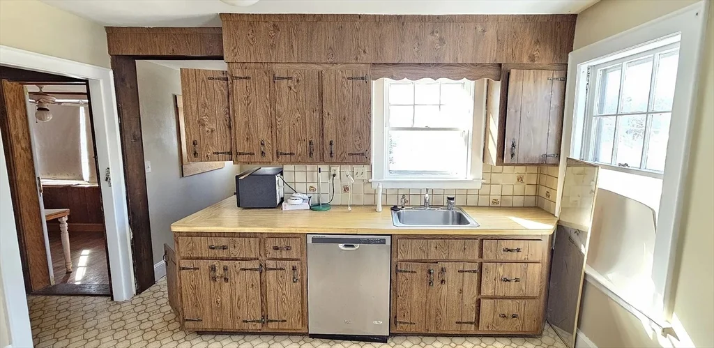 1024 N Main St, Brockton