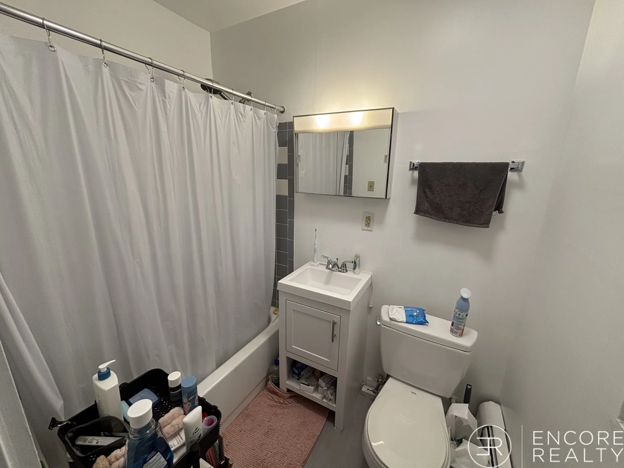 833 Beacon St, Fenway