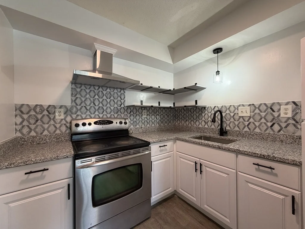 158-162 Water, Lawrence