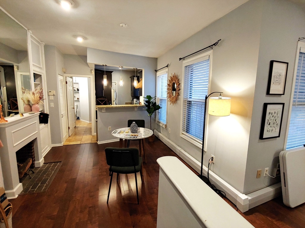 61 West Cedar St, Beacon Hill