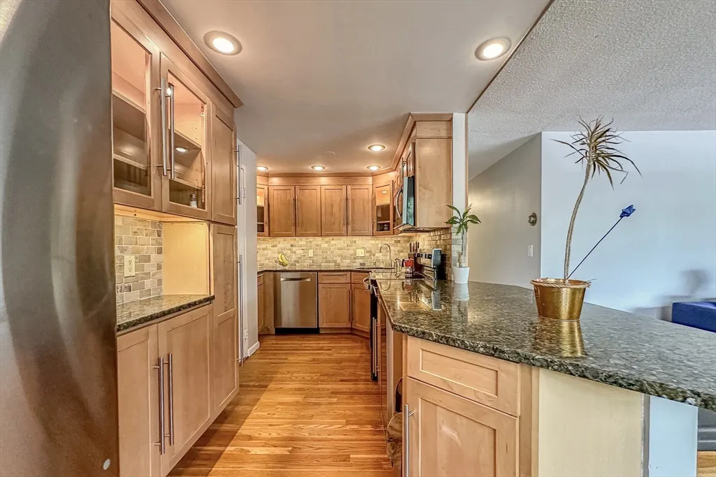 50 Green St, North Brookline