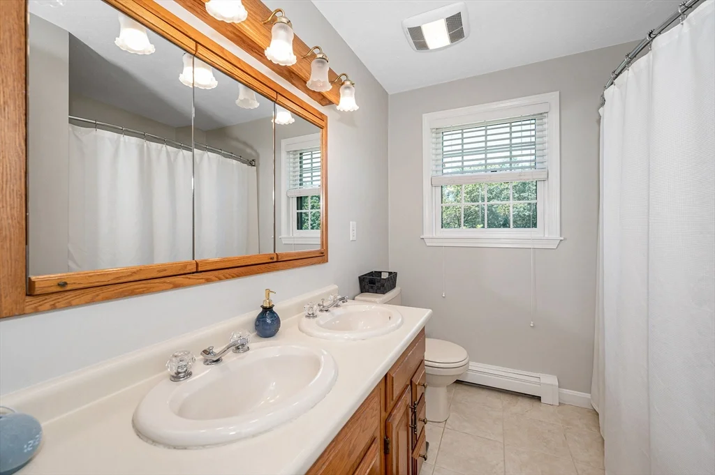 4 Nashoba Dr, Chelmsford