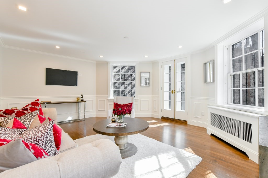 20 Chestnut St, Beacon Hill