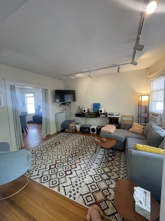 20 Burnham St, Tufts