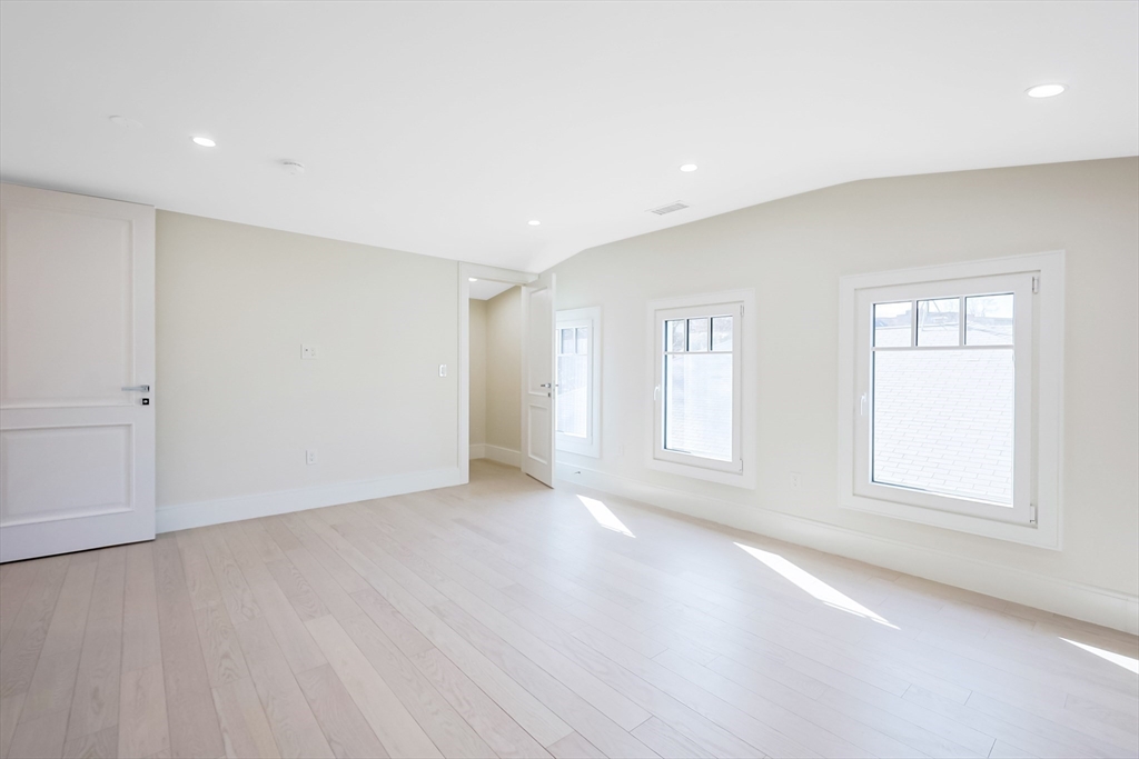 116 Columbia St, North Brookline