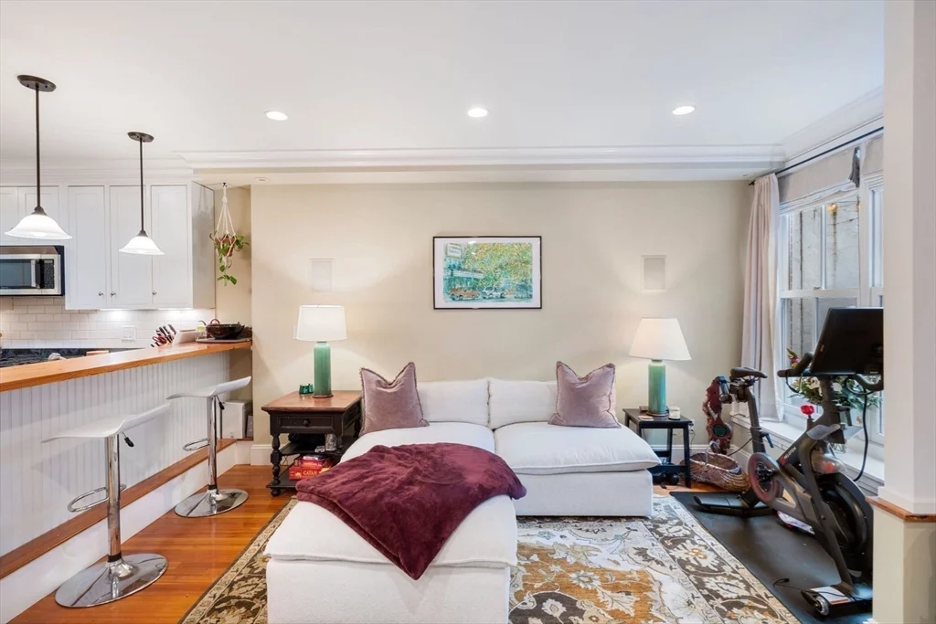 21 Cumberland St, South Boston