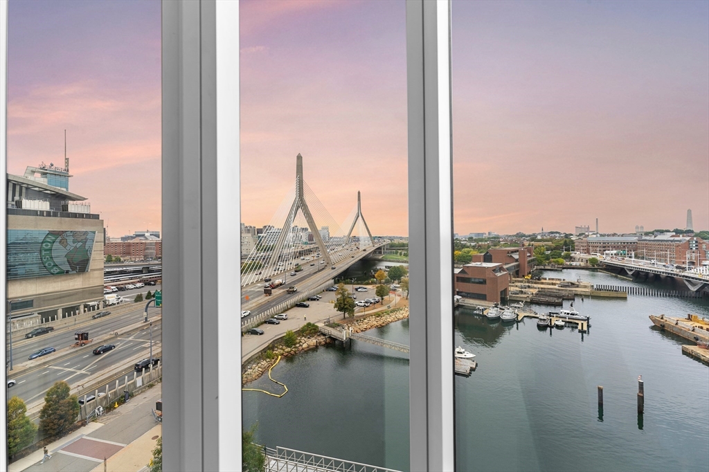 100 Lovejoy Wharf, Waterfront