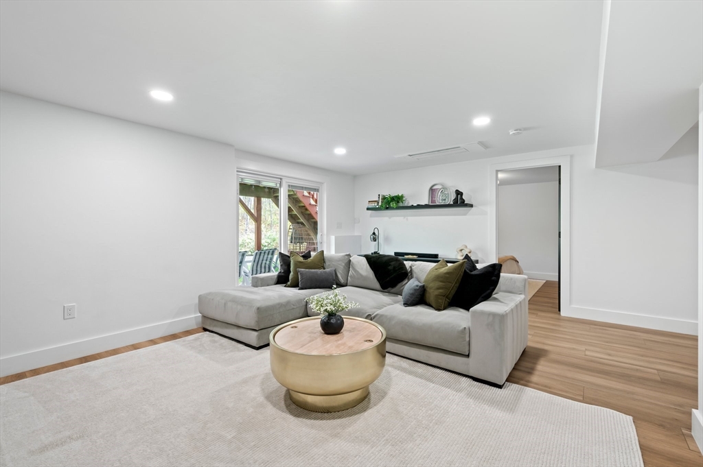 86 Pioneer Trail, Plymouth