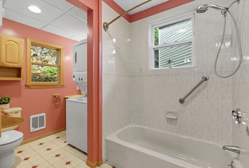 60 Haines St, Medford