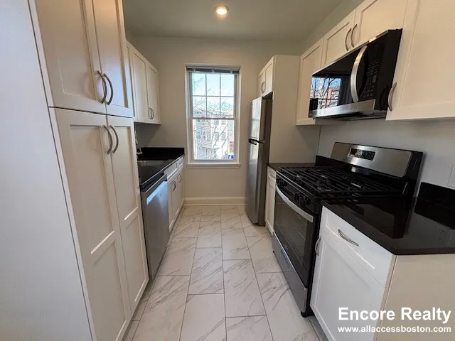 77 Kilsyth Rd, Brighton