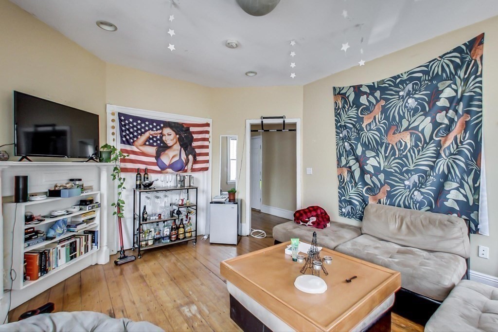 47 Hillside St, Mission Hill