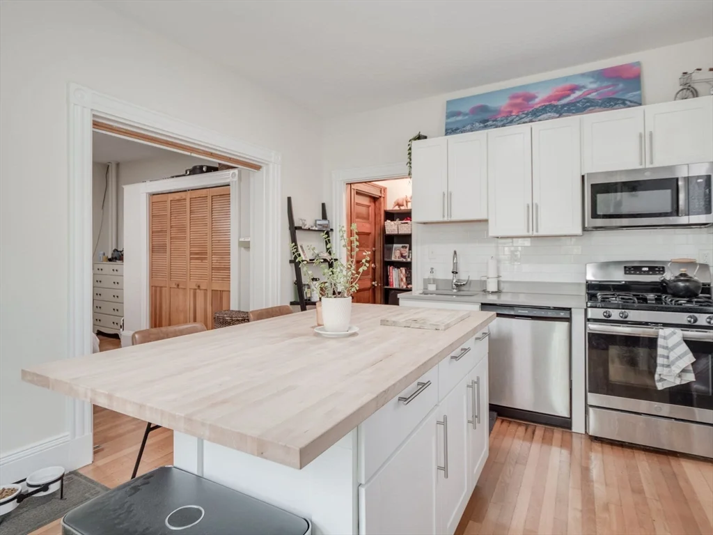 3 Monmouth St, Spring Hill