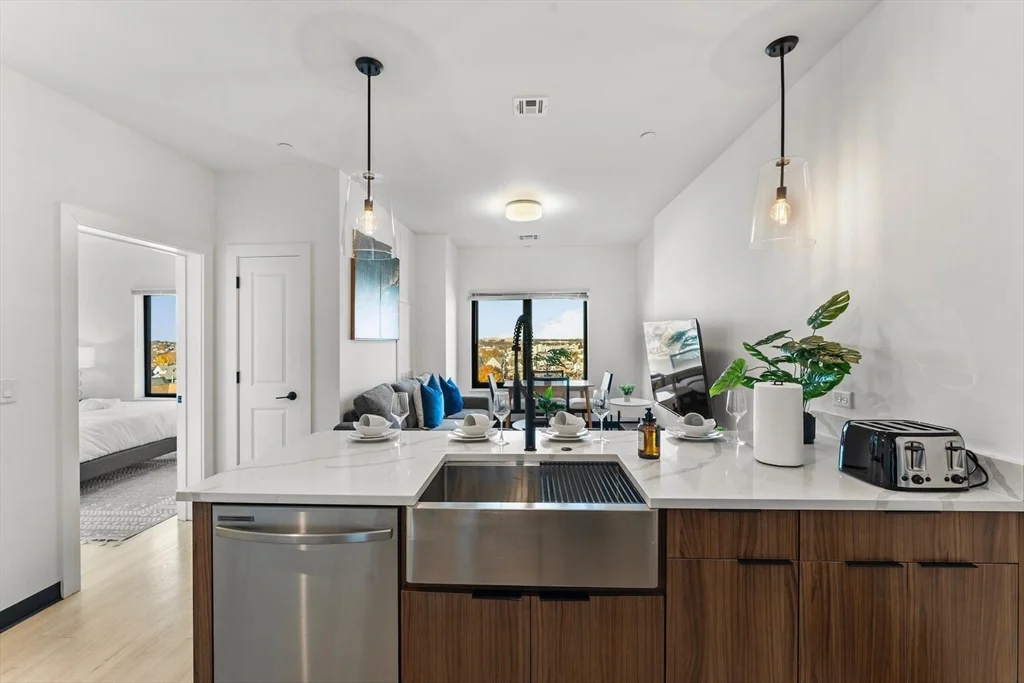 600 Broadway, Everett