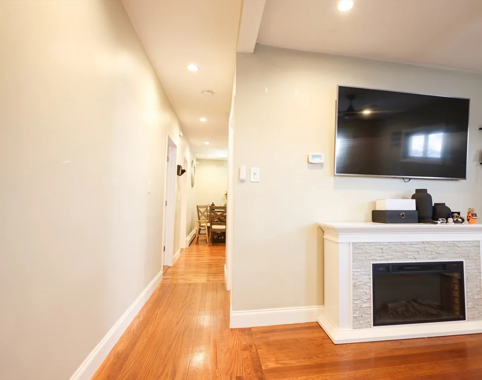 43-45 Belnel Rd, Hyde Park