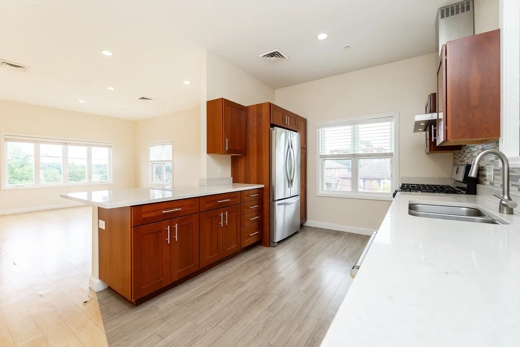 909 Hancock St, Wollaston