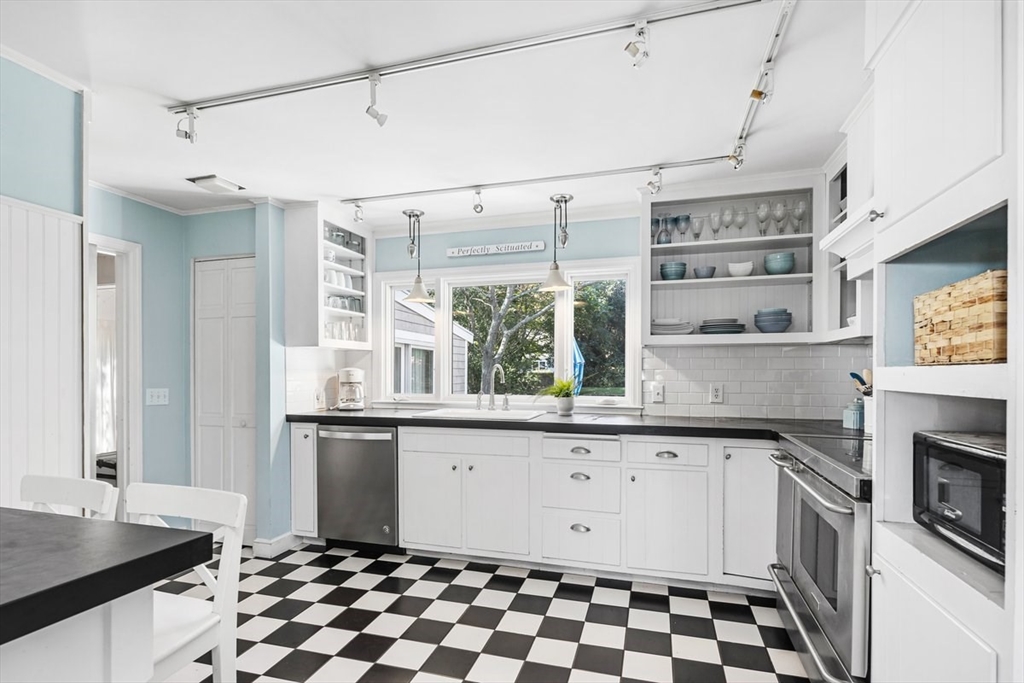 17 Musquashicut Ave, Minot