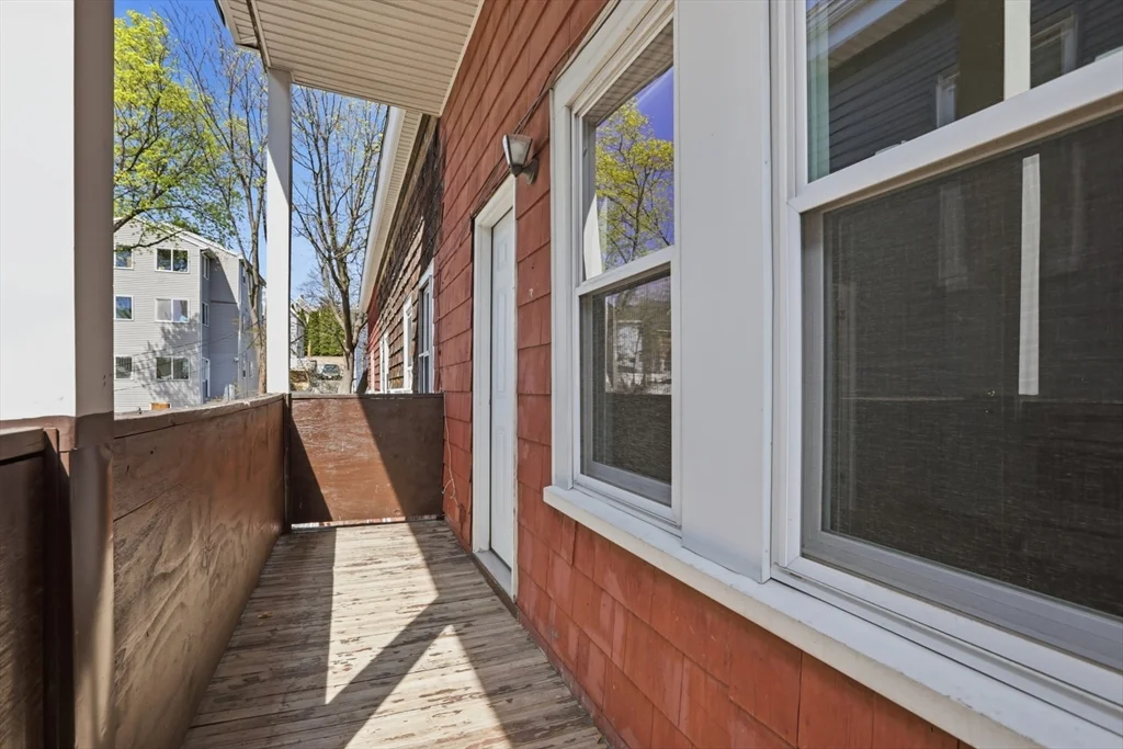 176 Ferry St, Everett